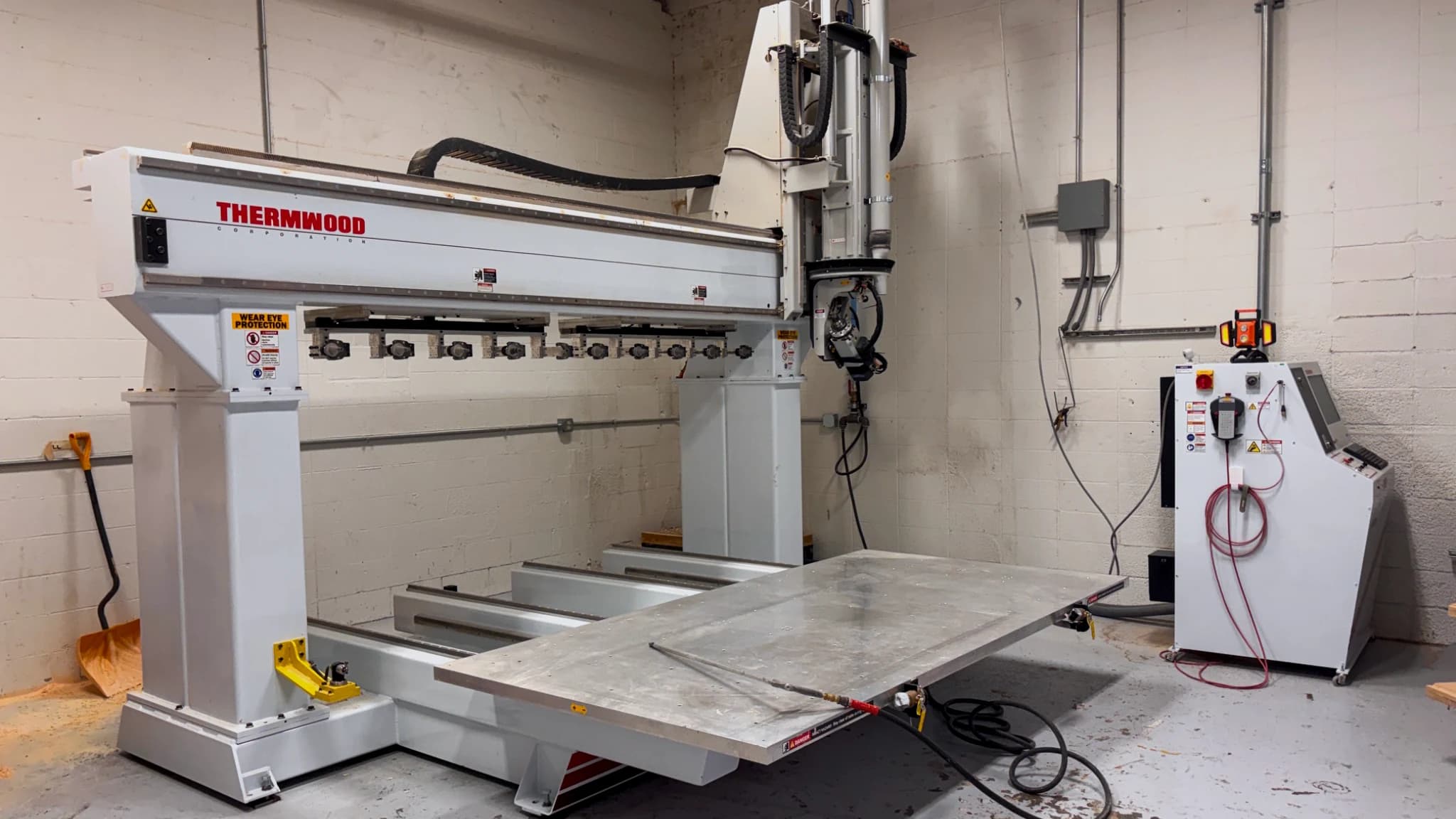 Stopped and empty Thermwood CNC router in the Prestige Tooling shop